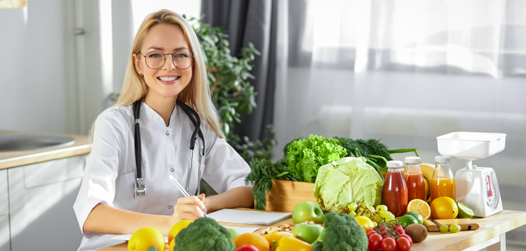 woman nutritionist medical